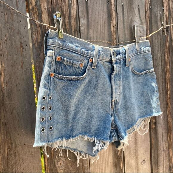 Levi’s 501 Cutoff Button Fly Grommet Detail Jean Shorts SZ 27 - Picture 6 of 12